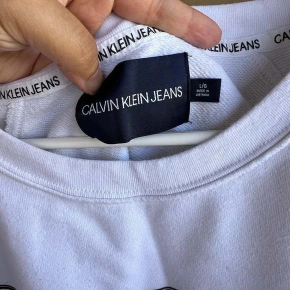 Calvin Klein Crop Top - Size L - Picture 2 of 6
